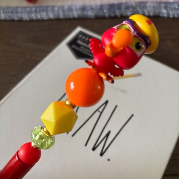 Disney Doorables: Aladdin: Iago handmade beaded pen - Picture 4 of 4
